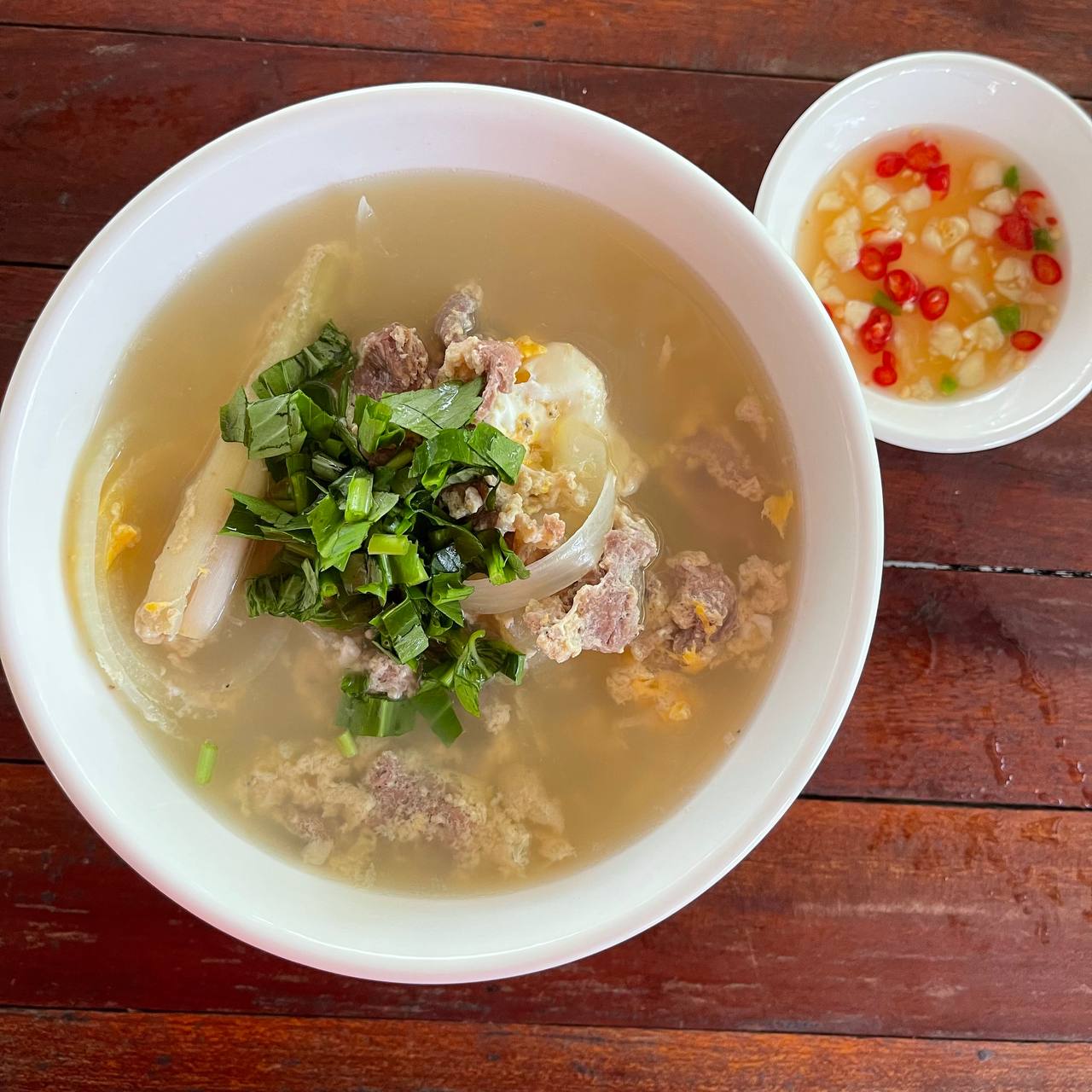 ស្ងោរជ្រក់សាច់គោ