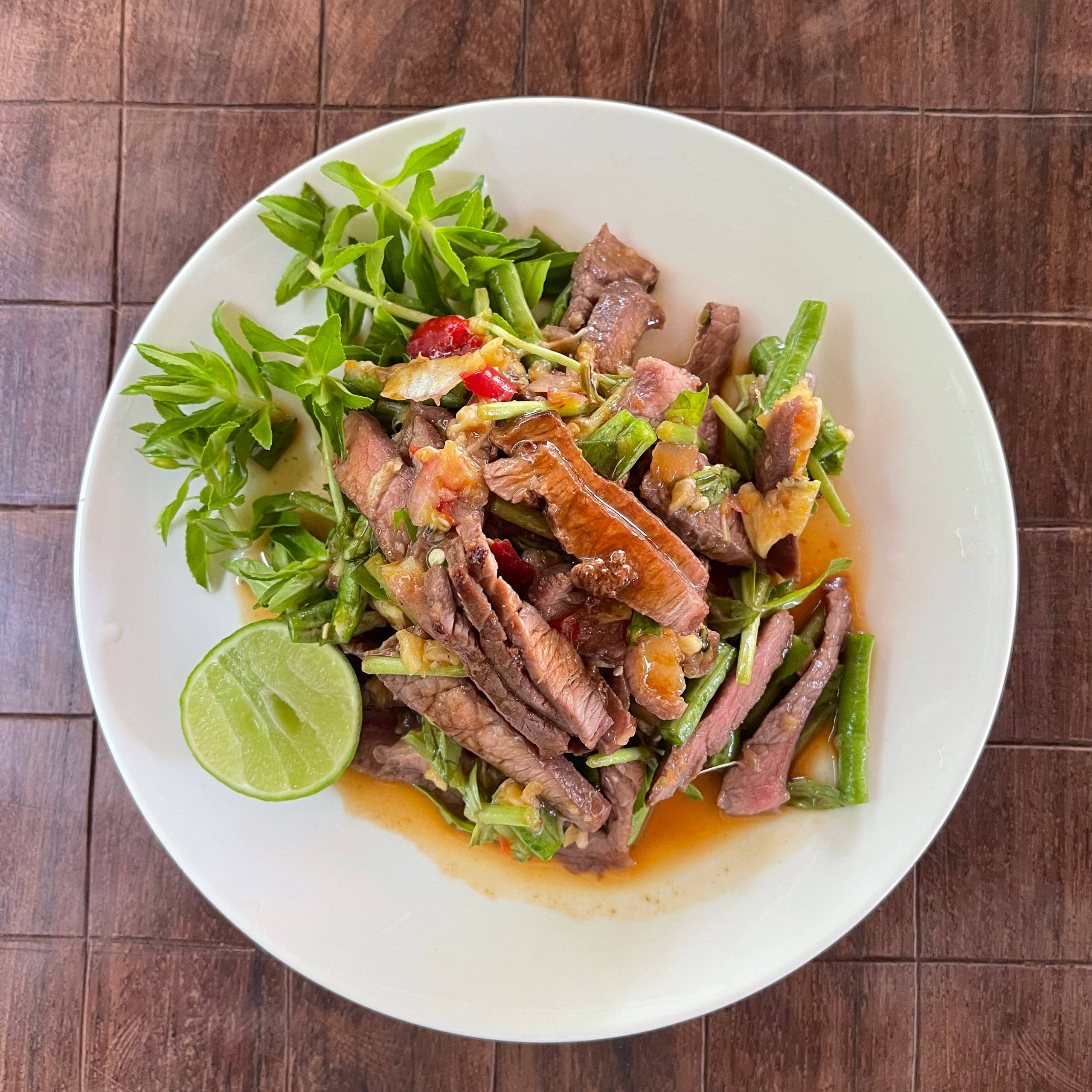 បុកសាច់គោម្អម